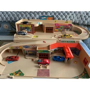 Mattel Hot Wheels Vintage 1979 Sto & Go car wash & service station